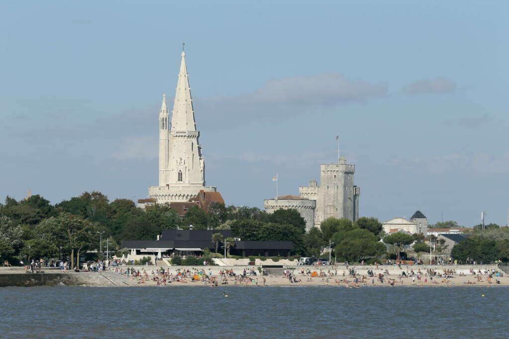 Appartement Avec Cour Privee Centre Ville Classe 4 Etoiles Remparts 1 La Rochelle  Kültér fotó