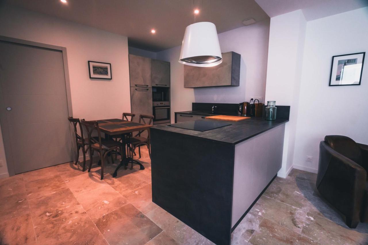 Appartement Avec Cour Privee Centre Ville Classe 4 Etoiles Remparts 1 La Rochelle  Kültér fotó